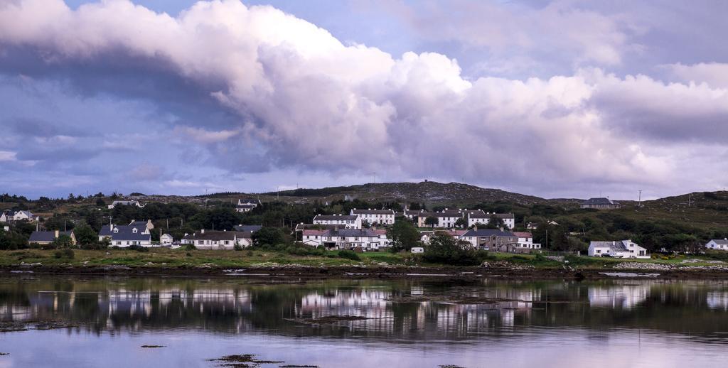 The Midway Bar & Guesthouse Dungloe Buitenkant foto