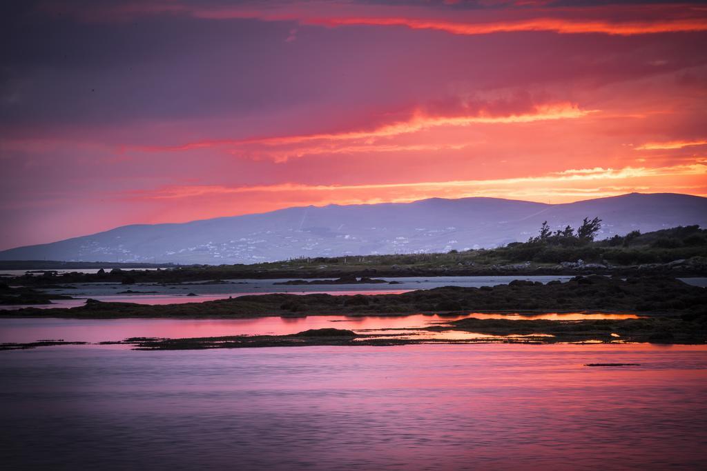 The Midway Bar & Guesthouse Dungloe Buitenkant foto