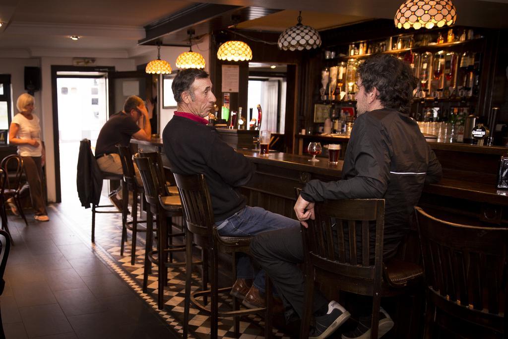 The Midway Bar & Guesthouse Dungloe Buitenkant foto
