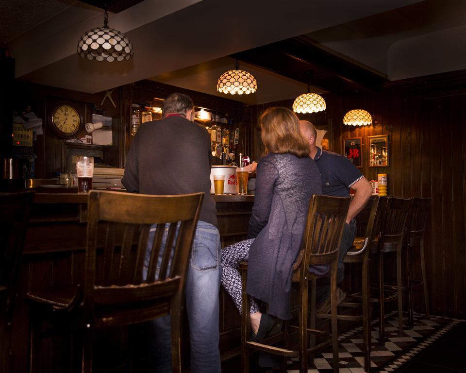 The Midway Bar & Guesthouse Dungloe Buitenkant foto