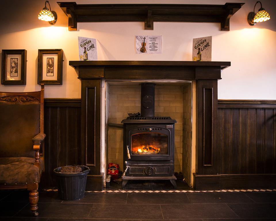 The Midway Bar & Guesthouse Dungloe Buitenkant foto