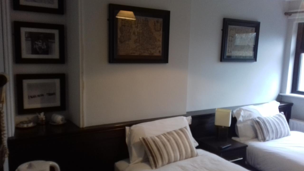 The Midway Bar & Guesthouse Dungloe Buitenkant foto