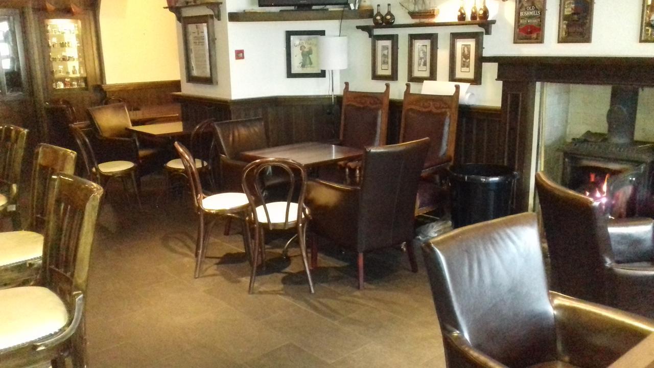 The Midway Bar & Guesthouse Dungloe Buitenkant foto