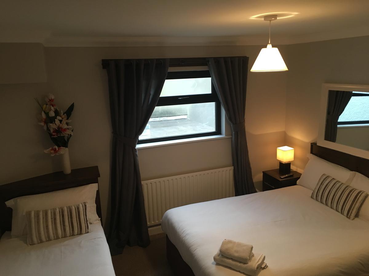 The Midway Bar & Guesthouse Dungloe Buitenkant foto